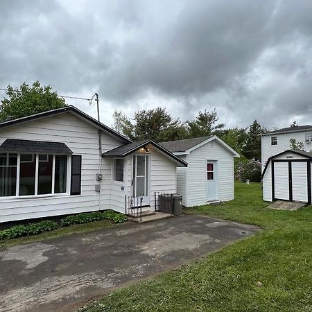 Cozy Chalet Near The Beach Shediac Extérieur photo