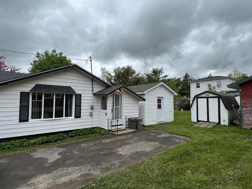 Cozy Chalet Near The Beach Shediac Extérieur photo